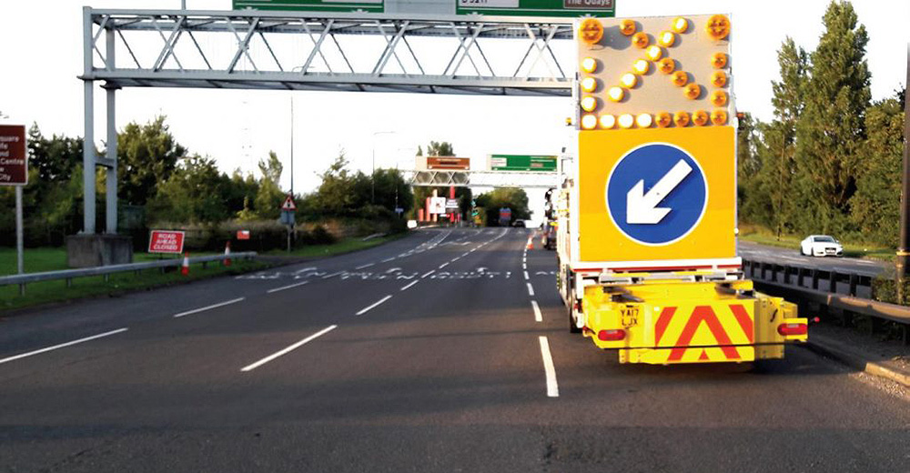 mobile roadworks - IPV on the right lane of a major road